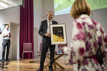 Franc Pišek ob prejemu priznanja
